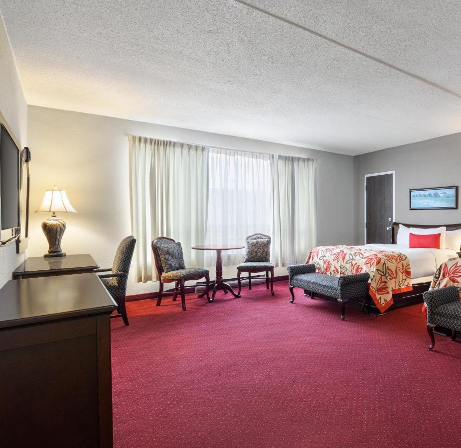 Ramada By Wyndham Fredericton Hotell Exteriör bild