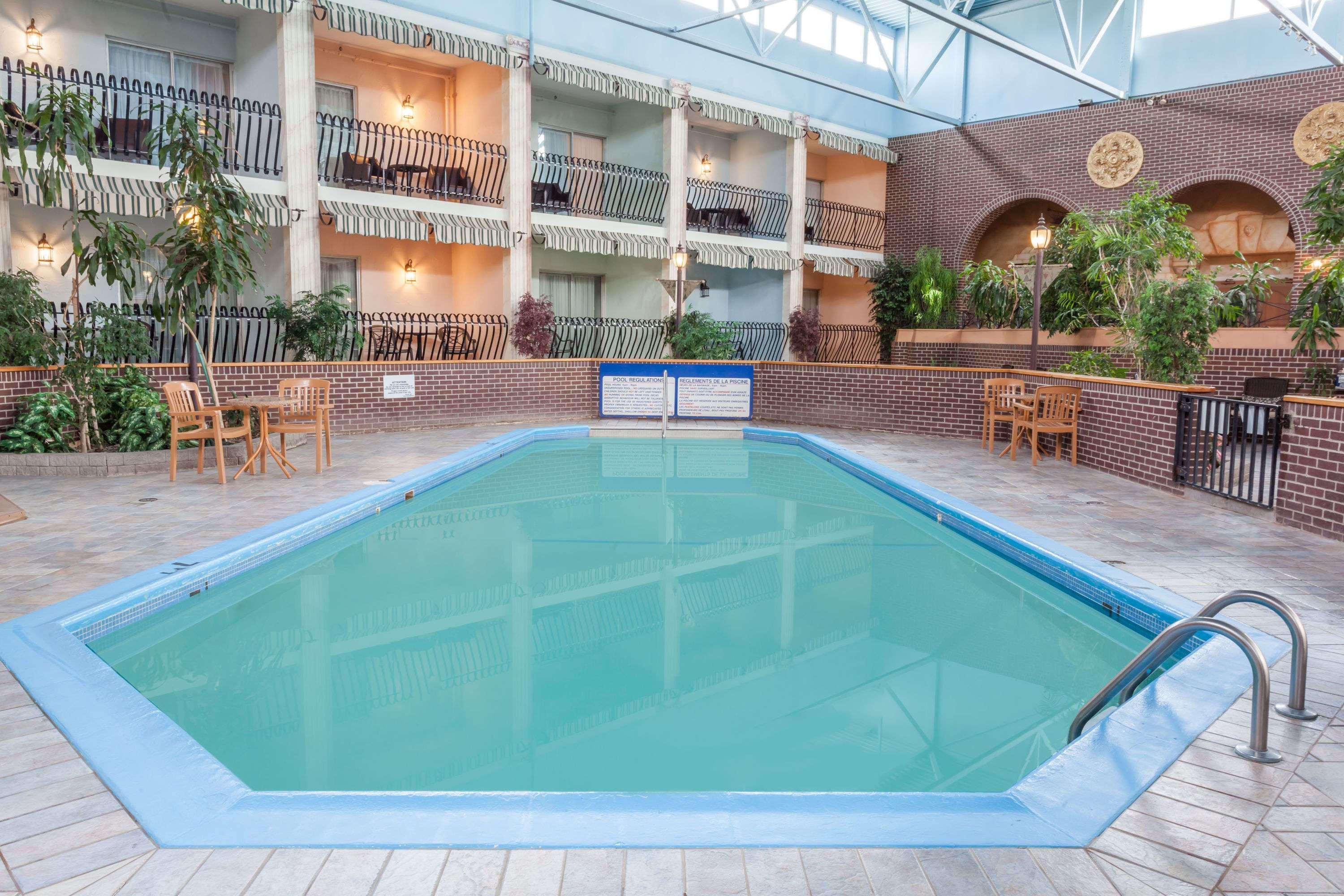 Ramada By Wyndham Fredericton Hotell Exteriör bild