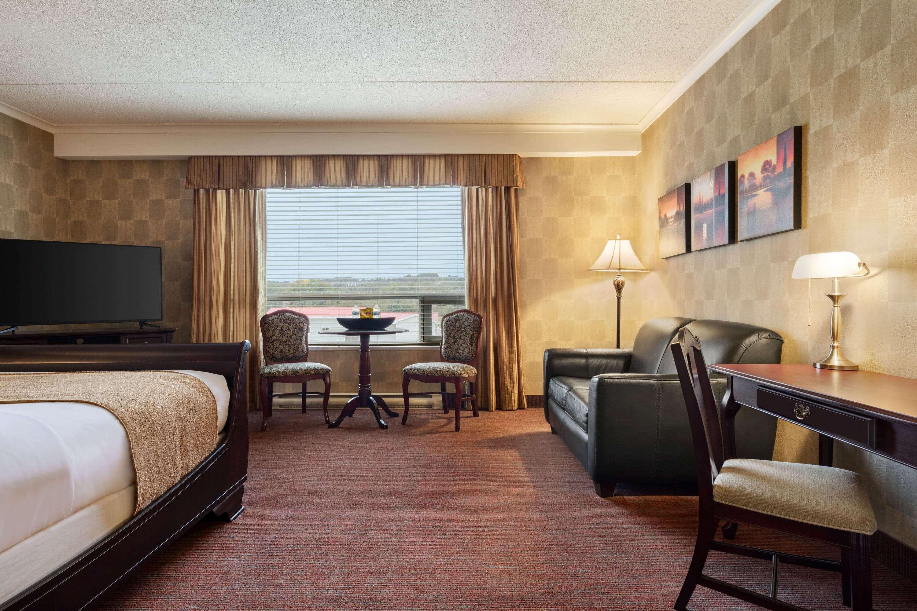 Ramada By Wyndham Fredericton Hotell Exteriör bild