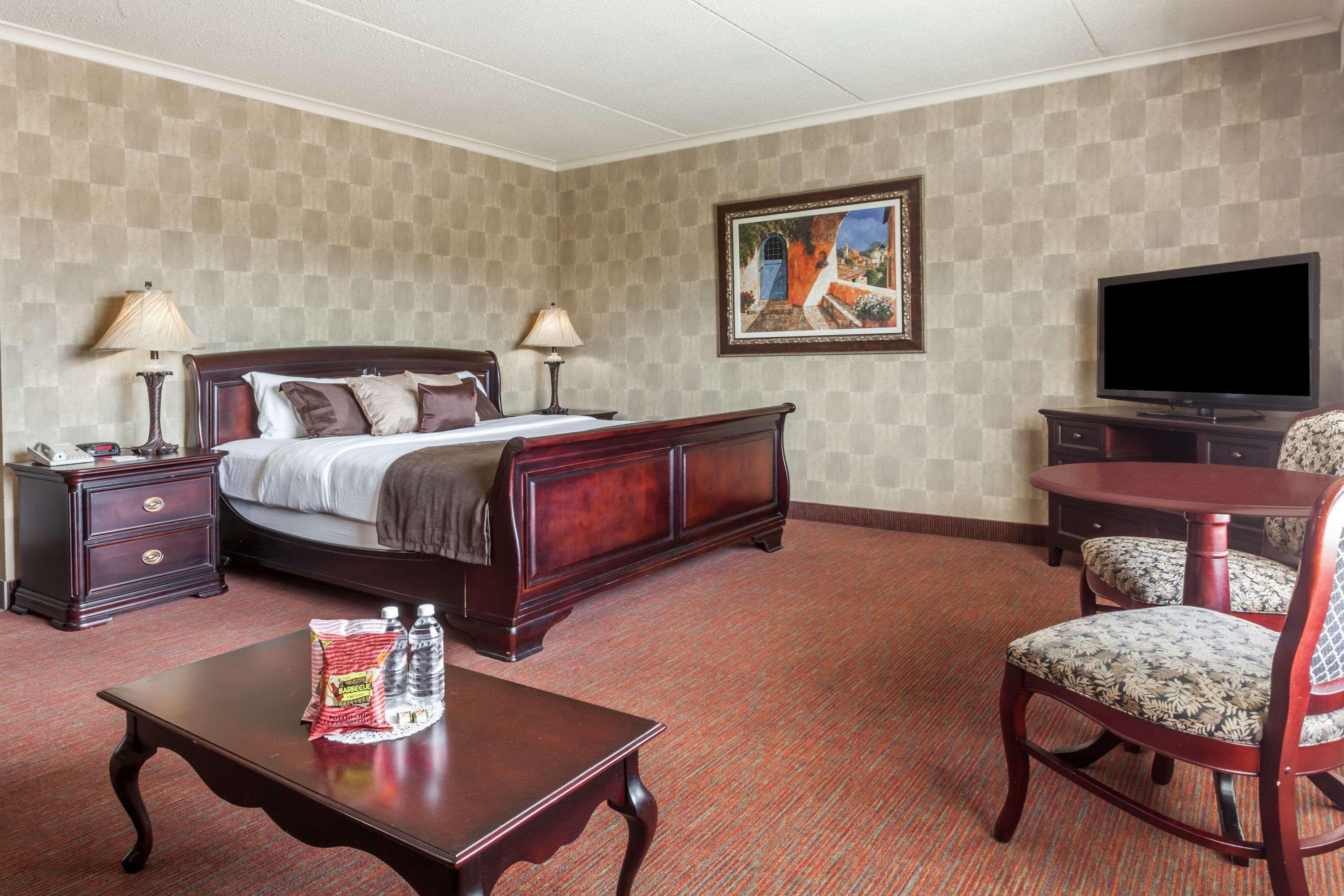 Ramada By Wyndham Fredericton Hotell Exteriör bild