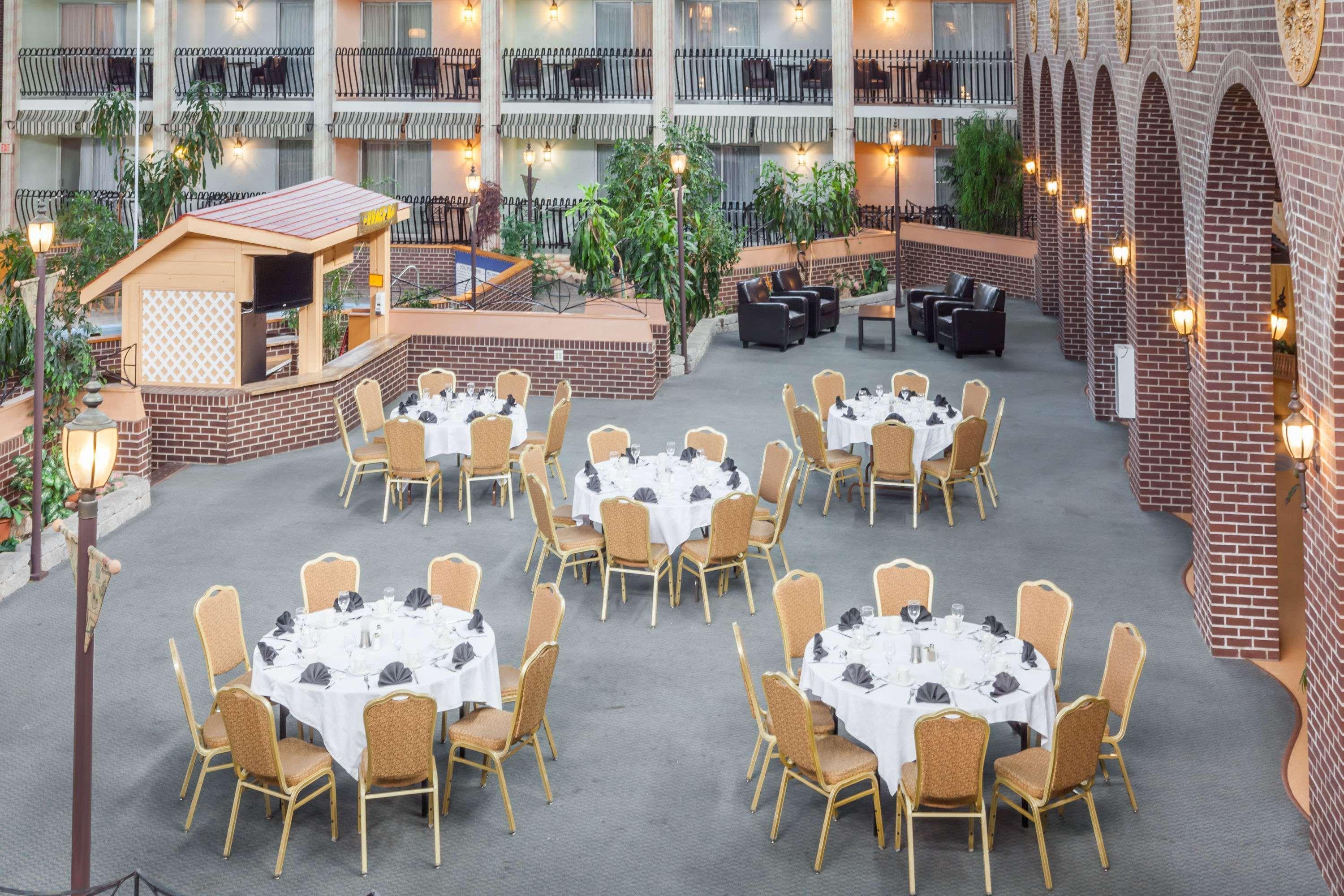 Ramada By Wyndham Fredericton Hotell Exteriör bild