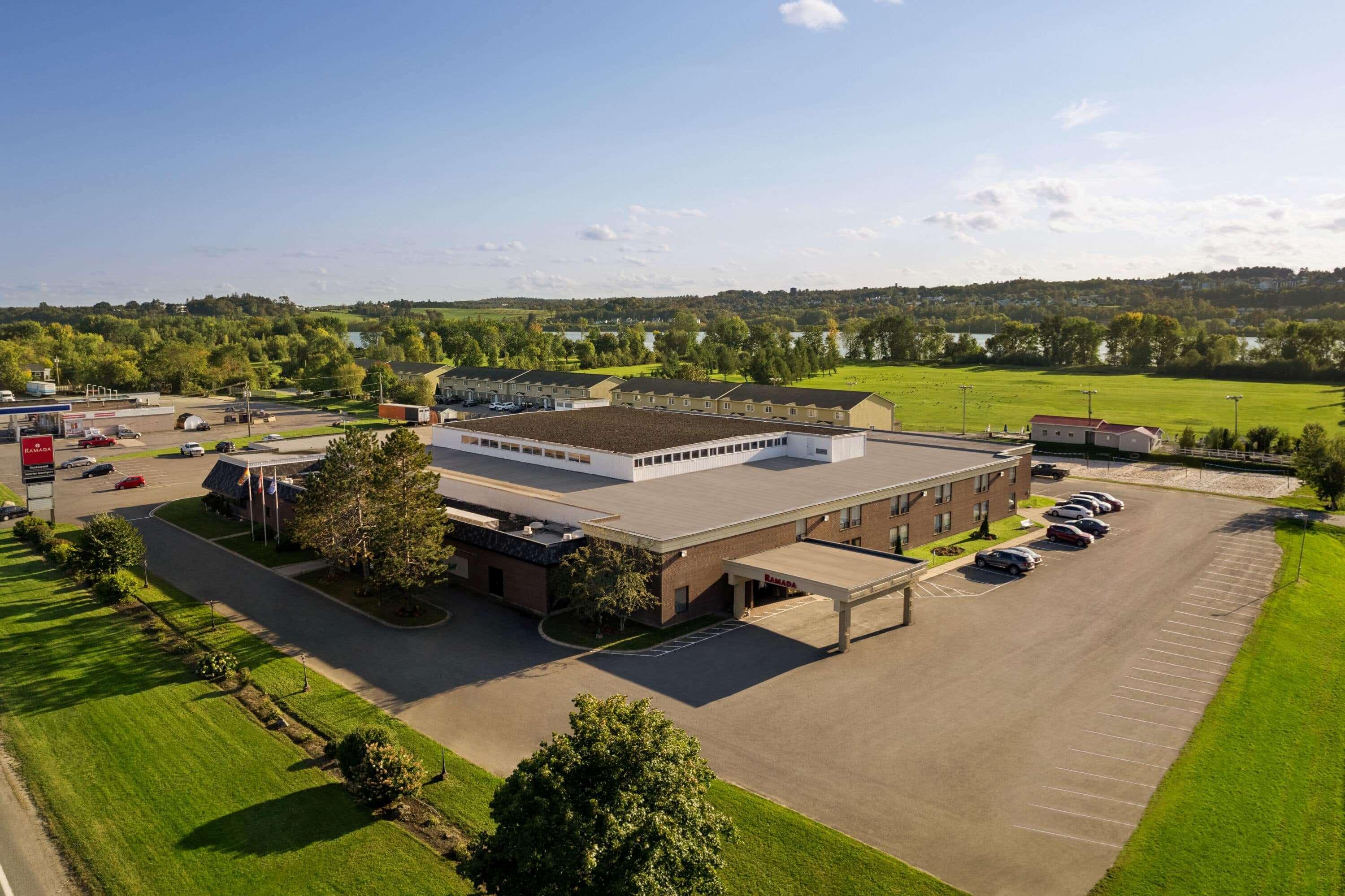 Ramada By Wyndham Fredericton Hotell Exteriör bild
