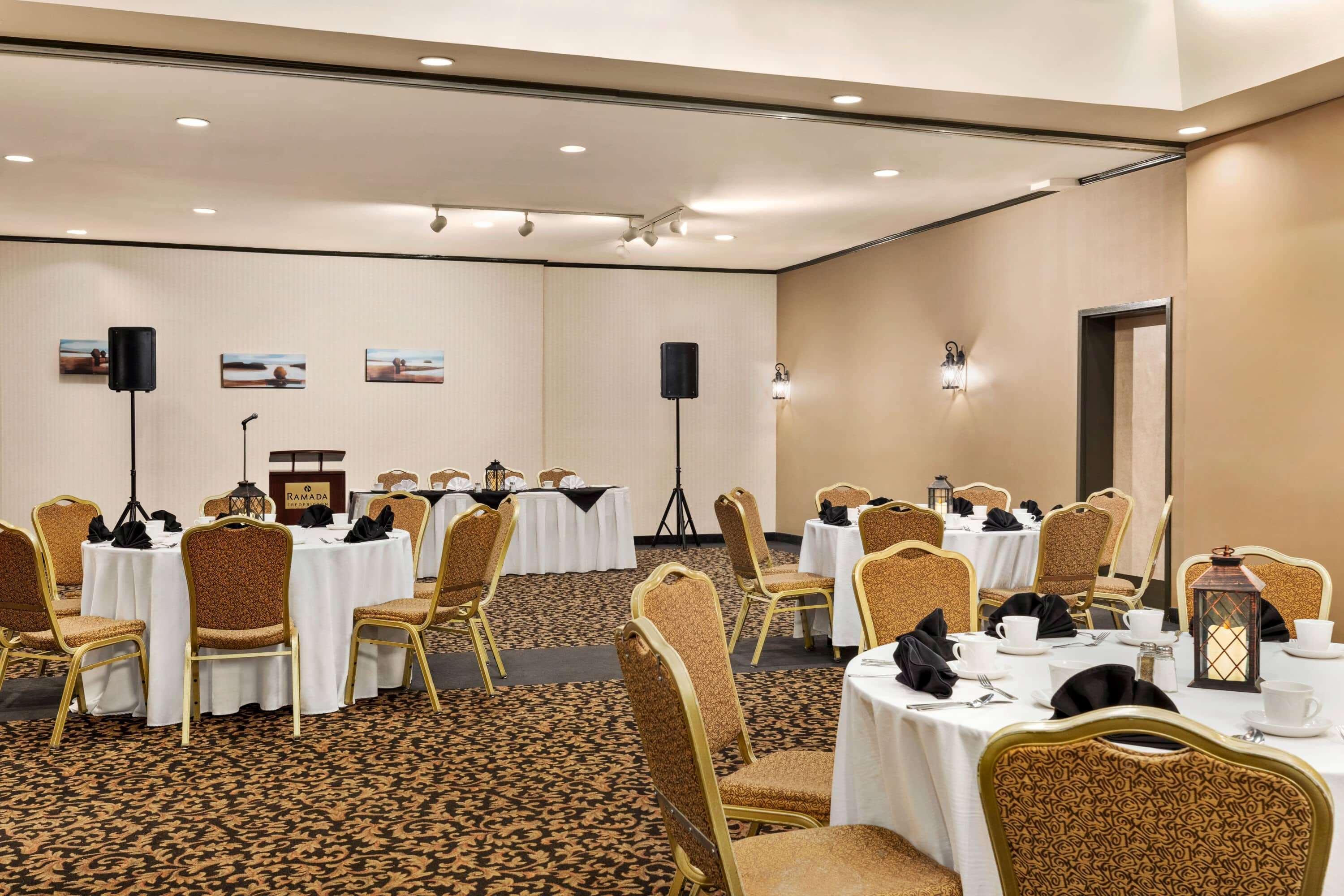 Ramada By Wyndham Fredericton Hotell Exteriör bild