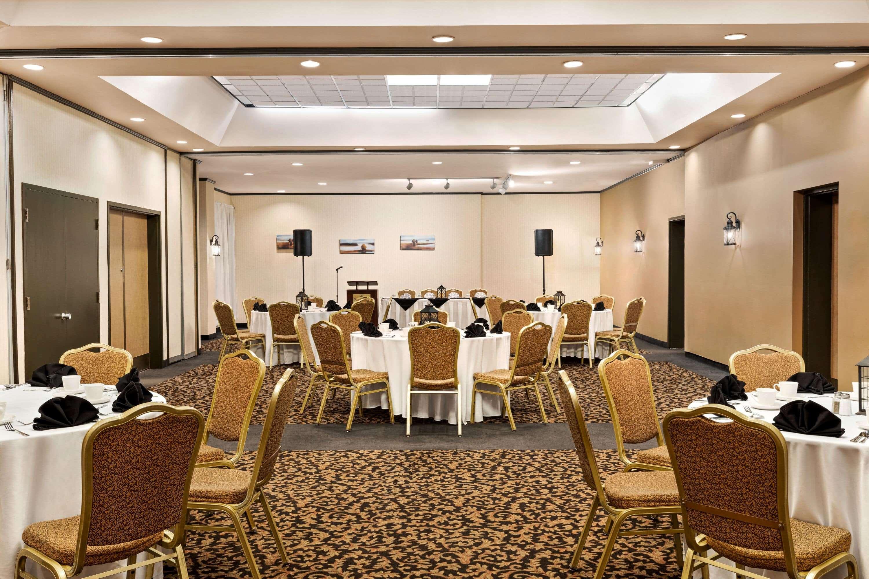 Ramada By Wyndham Fredericton Hotell Exteriör bild