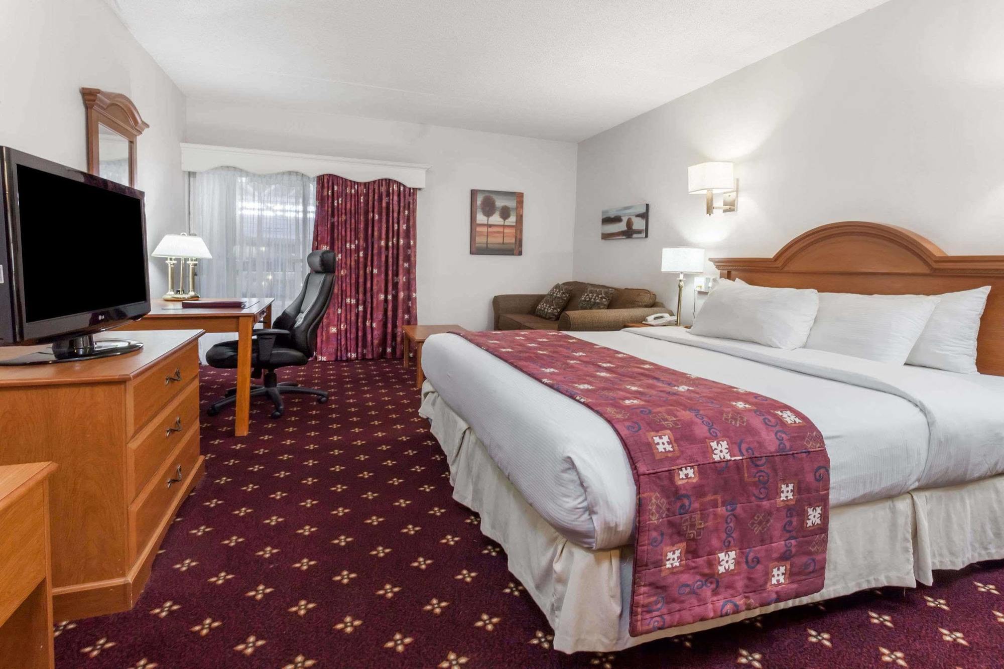 Ramada By Wyndham Fredericton Hotell Exteriör bild